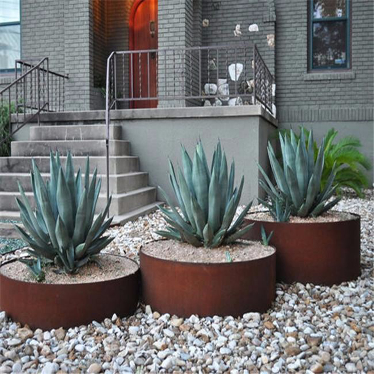Weather resistant steel flower box